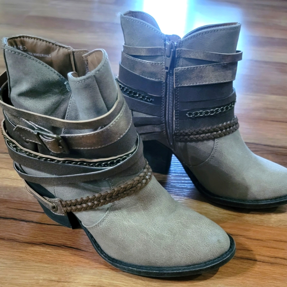 Booties size 8 taupe